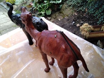 dve velke figurky-slon-velbloud - 5