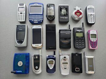 sbírka mobilních telefonů - konvolut - 5