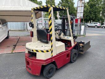 Vysokozdvižný vozík Nissan H01 A15 čelistmi na balíky - 5