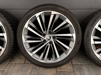 Originál Škoda Superb 235/40 r19 - 5