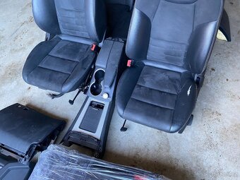 Mercedes GLK alcantara sedačky interiér - 5