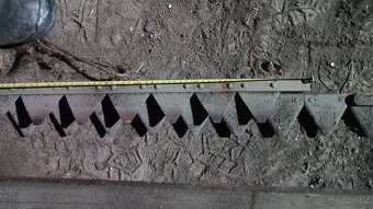 Prodám lištu do sekačky nebo kombajnu - 5