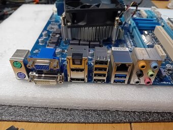 GIGABYTE GA-Q77M-D2H+i5-3570+16GB DDR3+CHLADIČ - 5