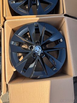 ORIGINÁL Alu Škoda ROTARE R17, 5x112 - TOP STAV - 5