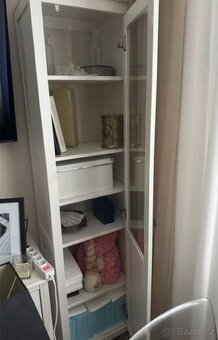 HEMNES VITRÍNA+ KNIHOVNA - 5