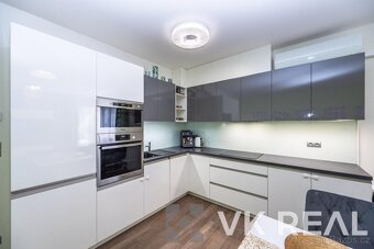 Prodej bytu 3+kk/L, sklep, garáž, OV, cca 100m2 vč. lodžie a - 5