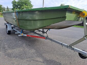 Prodám rybářskou loď včetně dvou motorů a vozíku - 5