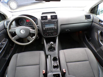 Volkswagen Golf 1,6 FSI TAŽ.ZAŘ.,TREND - 5