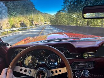 Krásný Ford Mustang Fastback z roku 1967 - 5