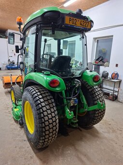 Traktor John Deere 3039R - 5