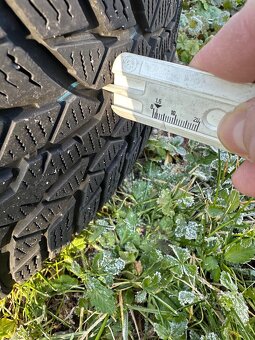 Prodám sadu ALU kol Dezent 17“ se zimními pneu Nokian - 5