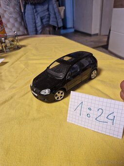 Auto model 1:18 - 5