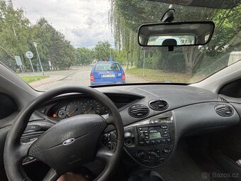 Ford Focus kombi mk1 Ghia 74kw Zetec 1.6 rv.2001 - 5