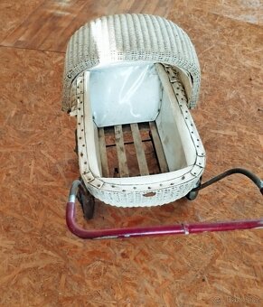 Proutěný kočárek pro panenky - 5