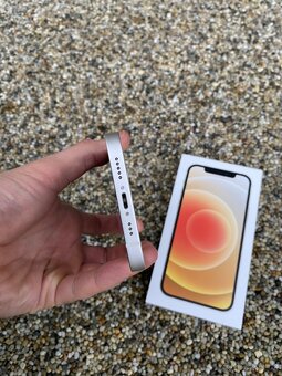 IPhone 12 - baterie 100% - 5