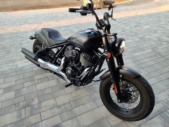 Chief Bobber dark horse najeto 3000tkm - 5