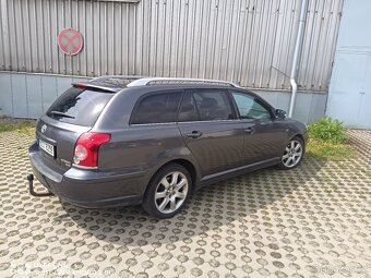 Toyota Avensis 2.0 - 5