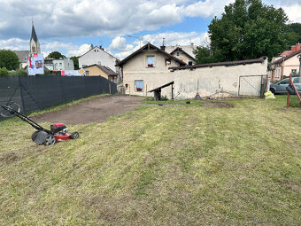 Pronájem plechové garáže a pozemku – 250 m², 8 000 Kč/měs. - 5