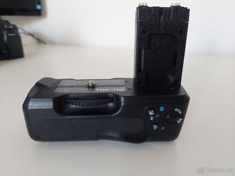 Sony A200, battery grip, příslušenství - 5