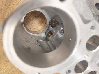 Hlava motoru Ducati - 5