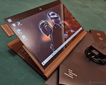 HP Spectre Folio 13 s procesorem Intel Core i7
 - 5