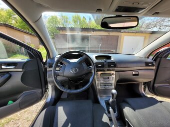 Málo opotřebovaná, garážovaná TOYOTA AVENSIS - 5