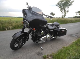 HARLEY DAVIDSON FLHX Street Glide - 5