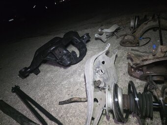 BMW E46 nápravy,ramena,těhlice,pružiny apod - 5