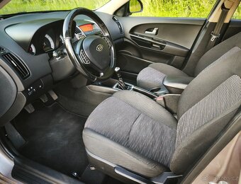 Kia Ceed 1.6 CRDi Combi po servise za 21tis.Kč - 5