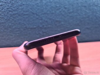 iPhone XR (64GB) - 5