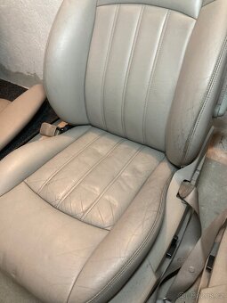 Chrysler 300c sedačky - 5