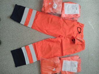 Prodám nové nerozbalené oranžové oblečení vel.M - 5