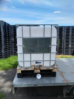 IBC kontejner , nádrž na vodu 1000 litrů , i na pitnou - 5