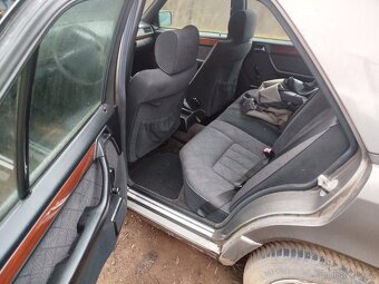 Mercedes w 124 250D - 5