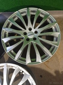 Zavodni alu 19" MOMO 5x108 - 5