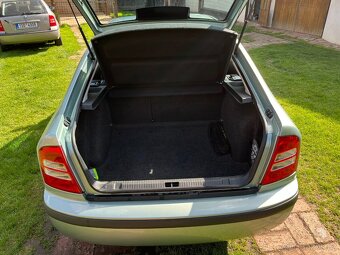 Škoda Octavia 1.6 Tour Liftback - 5
