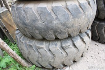 Unk 320 kola 17,5-25 20 pláten 8 kusů - 5
