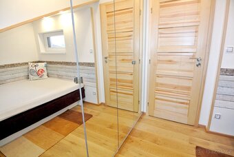 Pokrovní byt 2+1, 56 m2, zařízený, Praha 4 Šeberov - 5