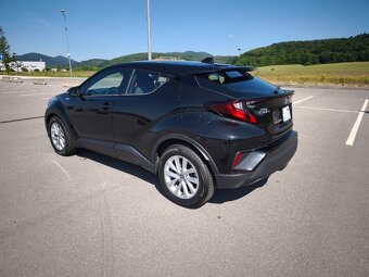 Toyota C-HR 1.8 Hybrid E-CVT rok 2021 - 5
