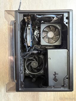 PC: AMD Ryzen 7 3700X + 16GB DDR4 RAM + 250GB SATA SSD - 5