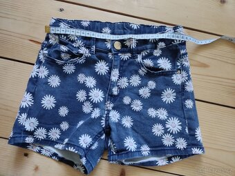 Dívčí kraťasy velikost 134 - 5