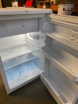 Malá lednice s mrazákem Beko - 5