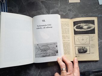 Šest knih dokumenty o UFO - 5