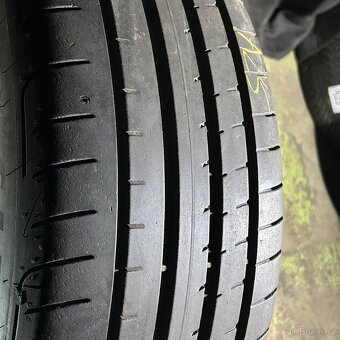 Letní pneu 235/45 R20 100V Goodyear 5mm - 5