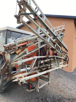 Prodám nesený postřikovač za traktor 15 metrový - 5