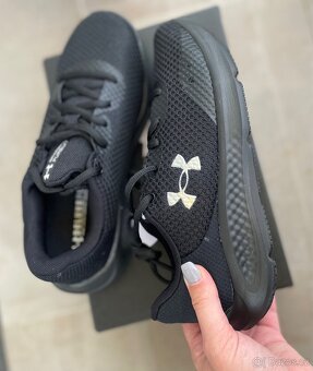 Dámské sportovní tenisky Under Armour 39 - 5