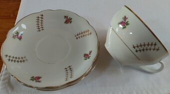 Starožitnÿ šálek s podšálkem - 5