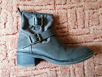 Dámské hnědé kotníkové boty vel. 39 - 5