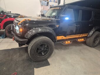 Ford Bronco - 5