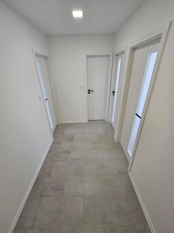 Pronájem bytu 3+1 s balkónem, Jana Kubelíka, bl.506, č.p.130 - 5